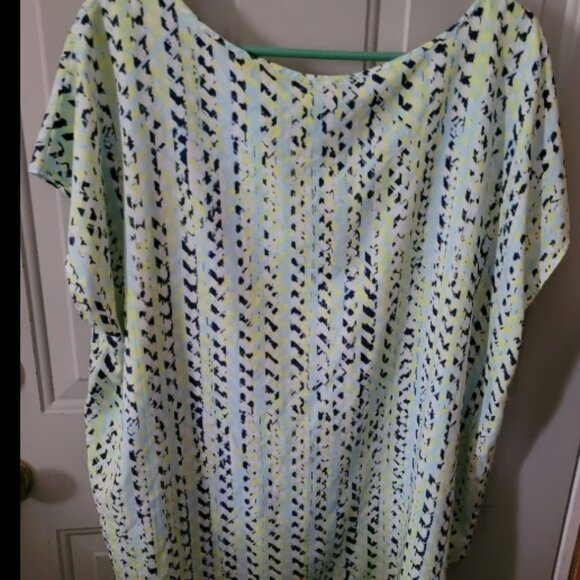 Ava & Viv Lime and Blue Geometric Pullover Top Plus Size 3X - Picture 3 of 3